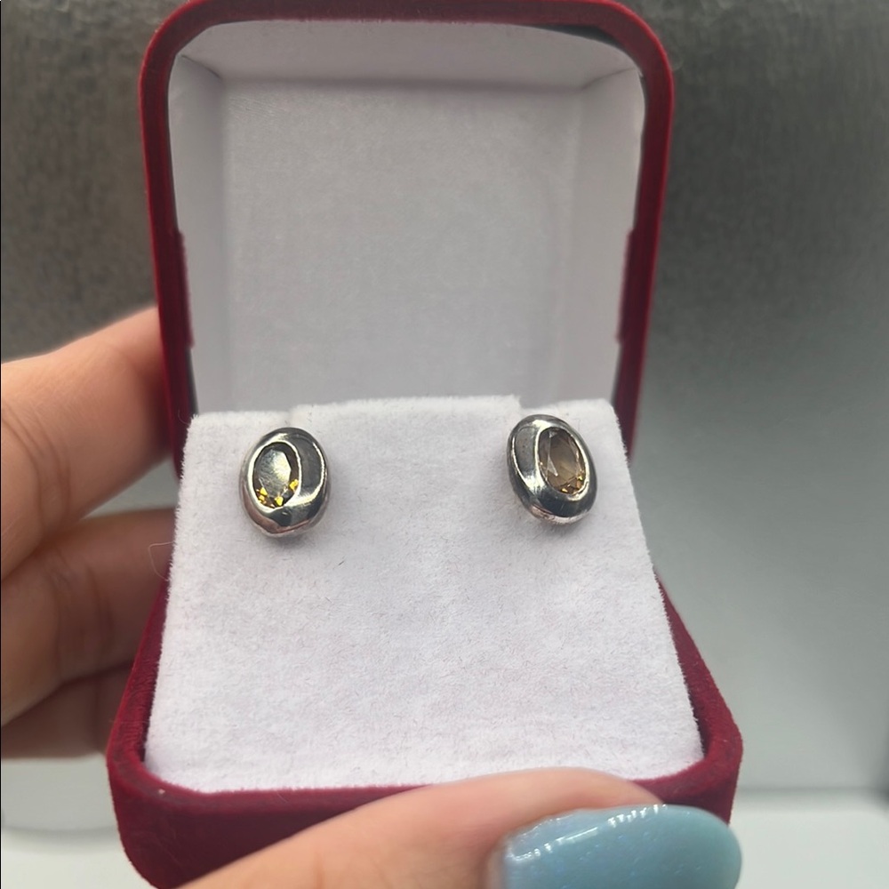 Elegant yellow genuine citrine estate Silver stamped Stud Earrings - Picture 3 of 9